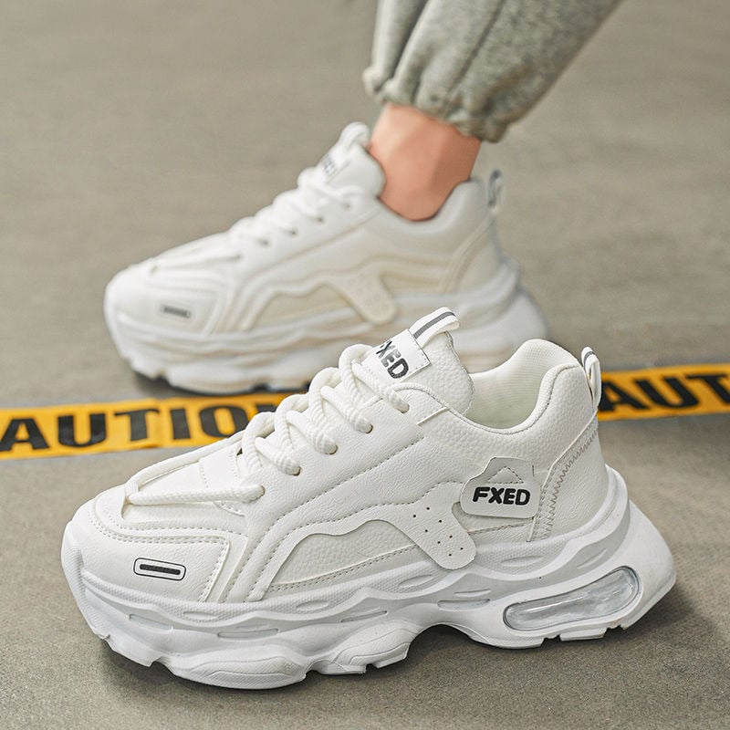 Muške tenisice s debelim potplatom – PU gornji dio, gumeni đon, vezanje šnuralama, EVA ulošak, visina pete 3–5 cm