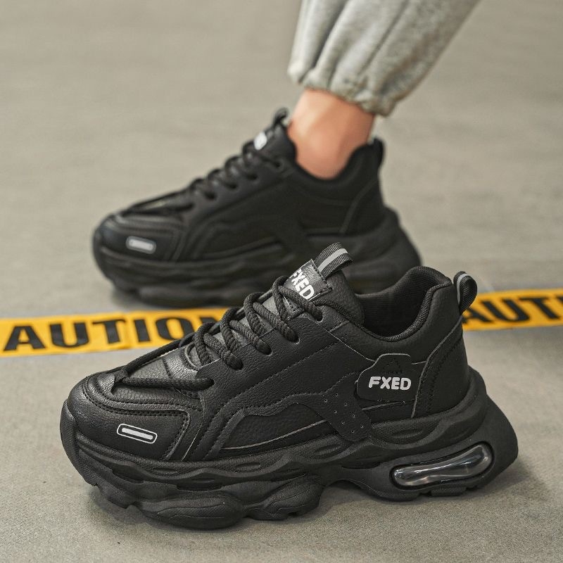 Muške tenisice s debelim potplatom – PU gornji dio, gumeni đon, vezanje šnuralama, EVA ulošak, visina pete 3–5 cm