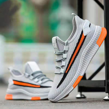 Sportske casual muške tenisice, prozračan fly weave gornji dio, gumeni potplat, mrežasti unutarnji dio, vezanje, za proljeće-ljeto (Gornji: fly weave; Potplat: gumeni; Unutrašnjost: mrežasti; Zatvaranje: vezanje)