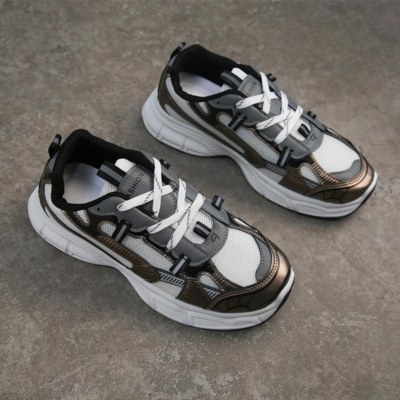 Férfiaknak készült, lélegző hálós felsővel, vastag talppal, csúszásmentes, fűzős záródású, injektált talppal