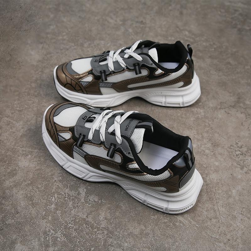 Férfiaknak készült, lélegző hálós felsővel, vastag talppal, csúszásmentes, fűzős záródású, injektált talppal