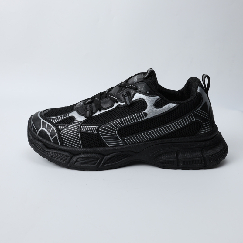 Férfiaknak készült, lélegző hálós felsővel, vastag talppal, csúszásmentes, fűzős záródású, injektált talppal