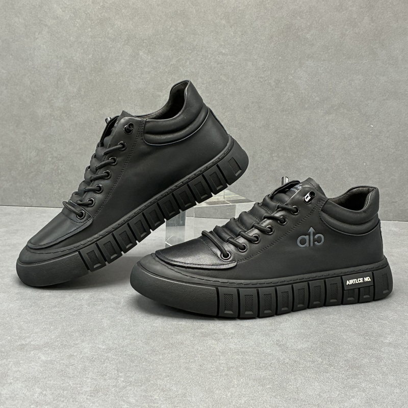 Vyriški platforminiai kedai, viršus iš karvų odos, gumos padas, 3-5 cm kulno aukštis, uždarymas elastine juostele