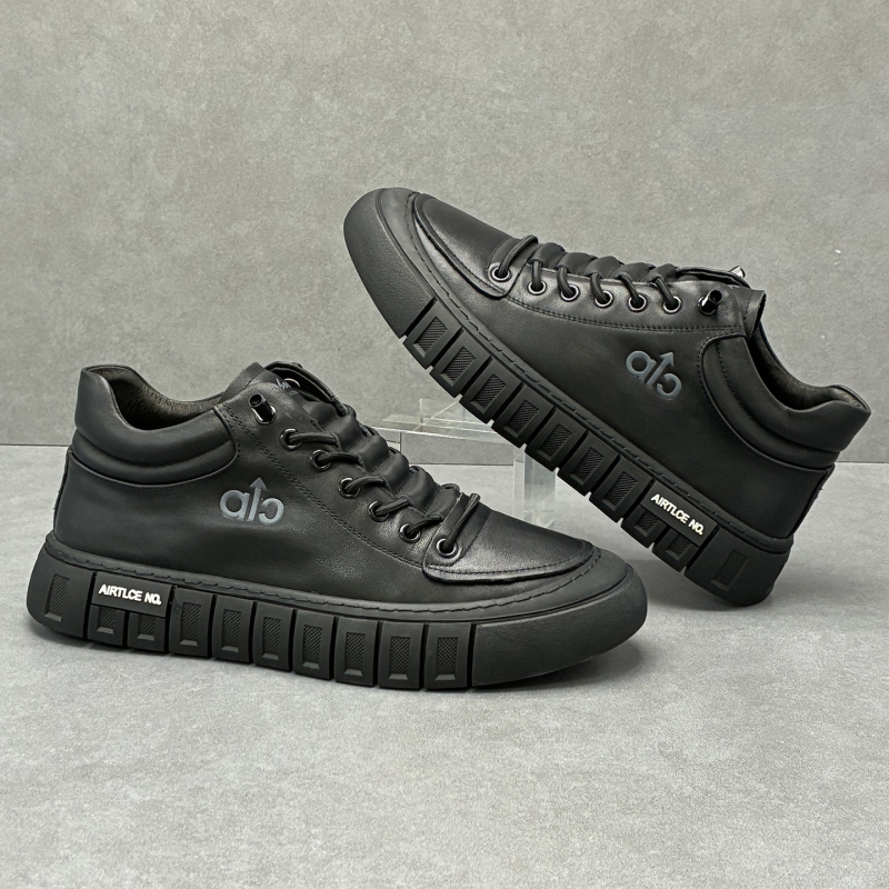 Vyriški platforminiai kedai, viršus iš karvų odos, gumos padas, 3-5 cm kulno aukštis, uždarymas elastine juostele