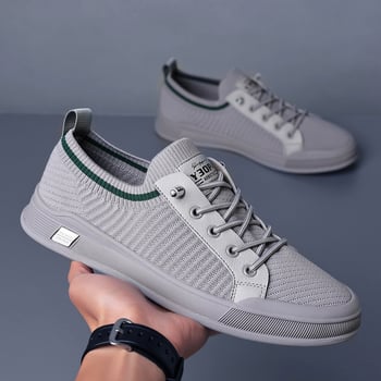 Férfiaknak készült légáteresztő mesh-casual cipő, fűzős záródású, alacsony szárú, EVA talpbetét, PVC talp.