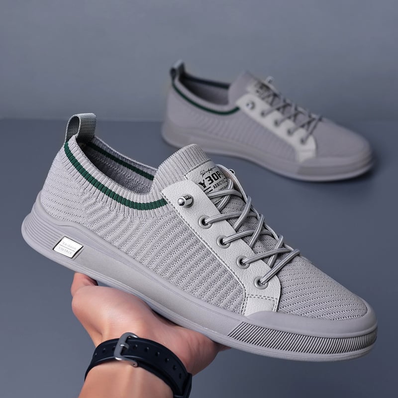 Férfiaknak készült légáteresztő mesh-casual cipő, fűzős záródású, alacsony szárú, EVA talpbetét, PVC talp.