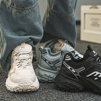 Vyriski chunky kedai su kvėpuojančia tinkline viršutine dalimi, stora pada, žemas viršus, raišteliai, neslidus gumos padas