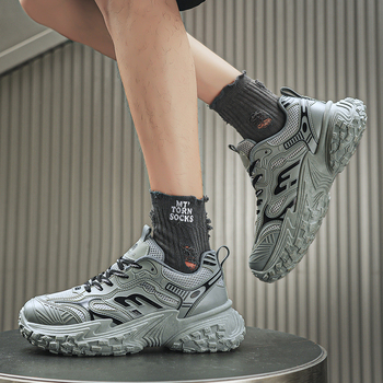 Vyriski chunky kedai su kvėpuojančia tinkline viršutine dalimi, stora pada, žemas viršus, raišteliai, neslidus gumos padas