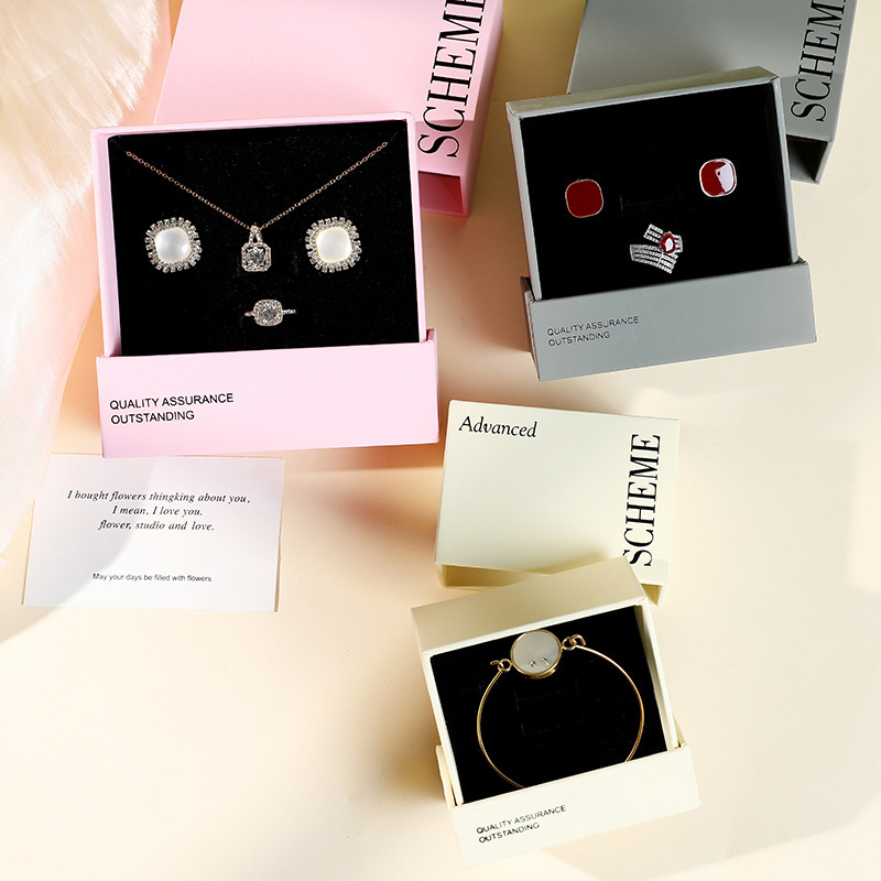 Επιχρυσωμένο κουτί κοσμημάτων με εξαγόμενο συρτάρι, για συσκευασία βραχιολιών με χάντρες, από χαρτί/χαρτόνι