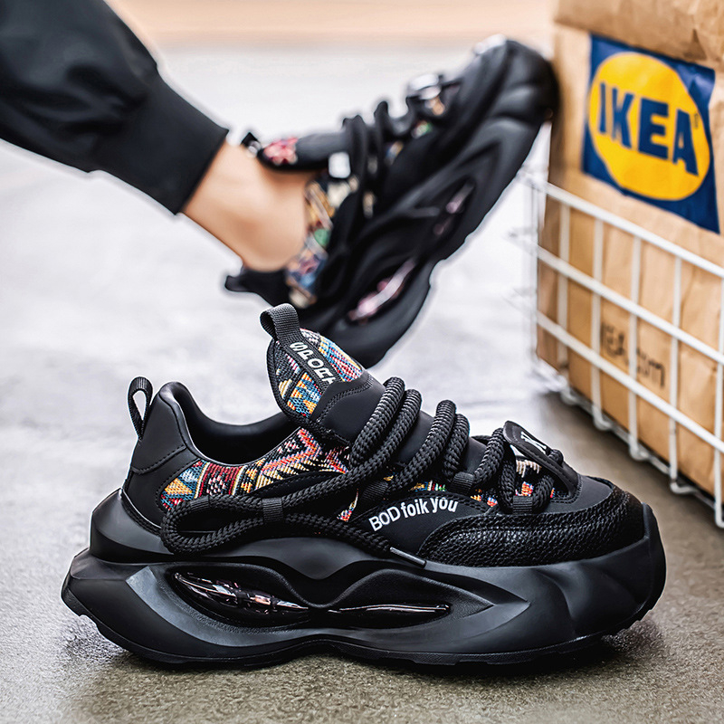 Muške tenisice tip dad shoes s gornjim dijelom od umjetnog PU, gumom potplatom, vezivanjem šnure, niski profil, ravna peta