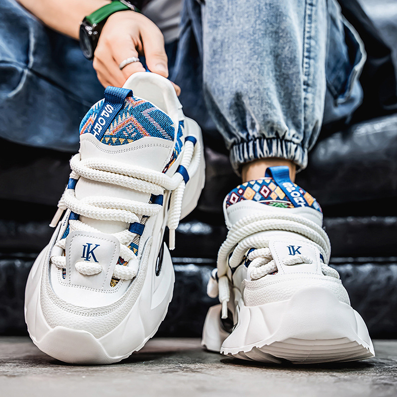 Muške tenisice tip dad shoes s gornjim dijelom od umjetnog PU, gumom potplatom, vezivanjem šnure, niski profil, ravna peta