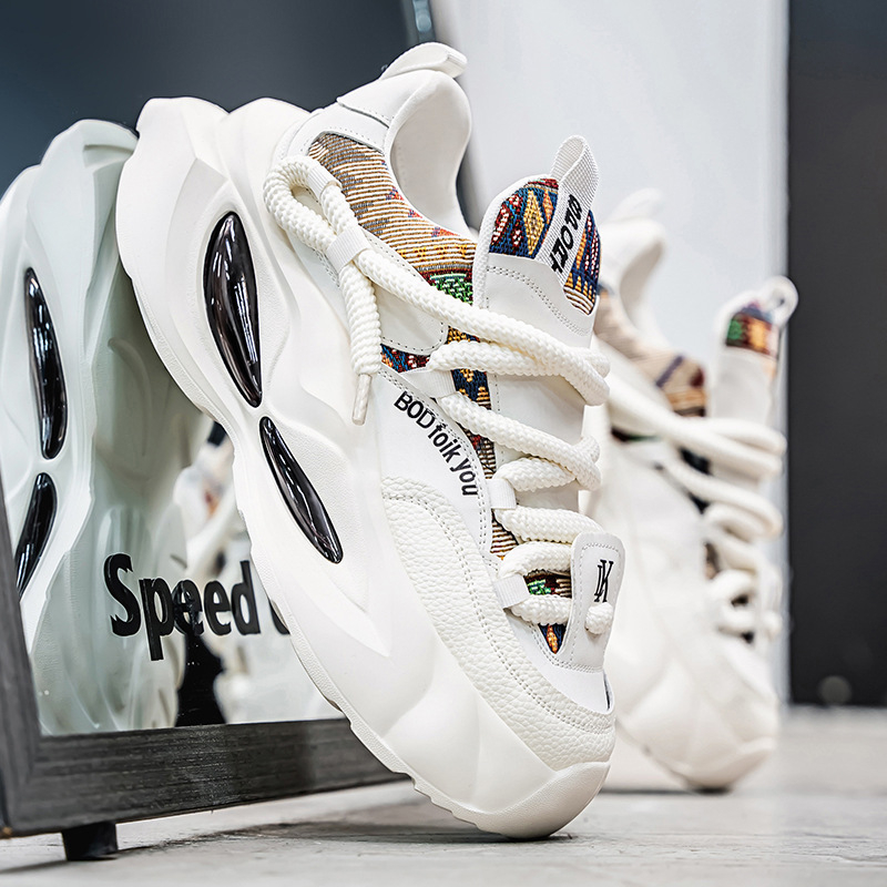 Muške tenisice tip dad shoes s gornjim dijelom od umjetnog PU, gumom potplatom, vezivanjem šnure, niski profil, ravna peta