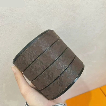 Τέσσερα επίπεδα περιστρεφόμενο κουτί κοσμημάτων με καθρέφτη για αλυσίδες και βραχιόλια (ABS υλικό, σκληρότητα: σκληρό, στυλ ελαφρού πολυτελείας)