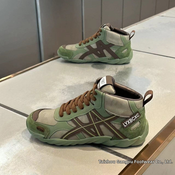 Vyriniai aukšti sportiniai bateliai su raišteliais, aštrus nosis, mikropluošto viršutinė dalis, PU įdėklas