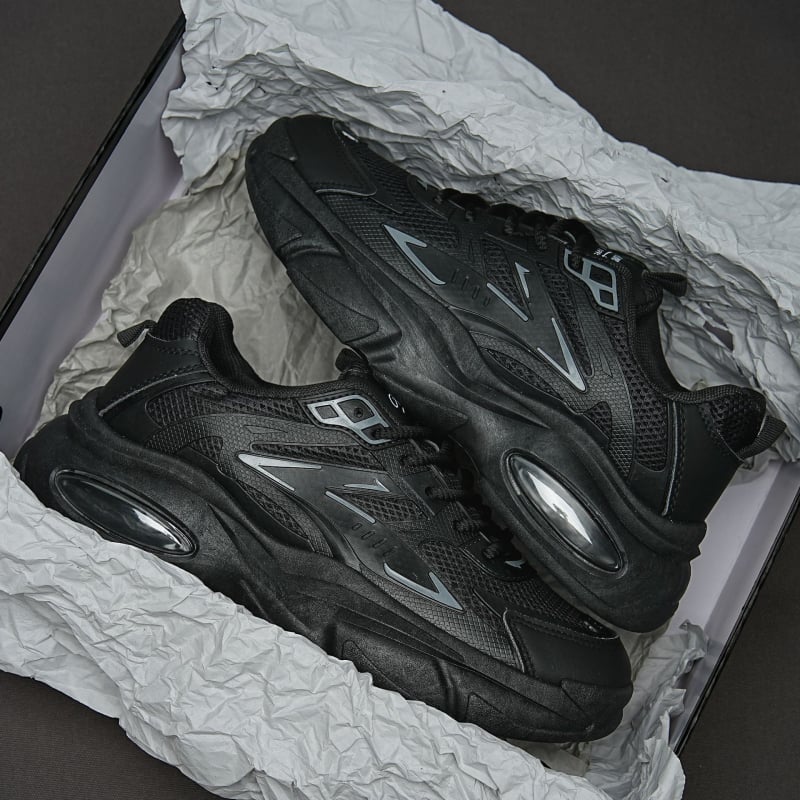 Muške tenisice s mrežastim gornjim dijelom, niski profil, vezanje, plastična potplat, proljeće-ljeto 2025