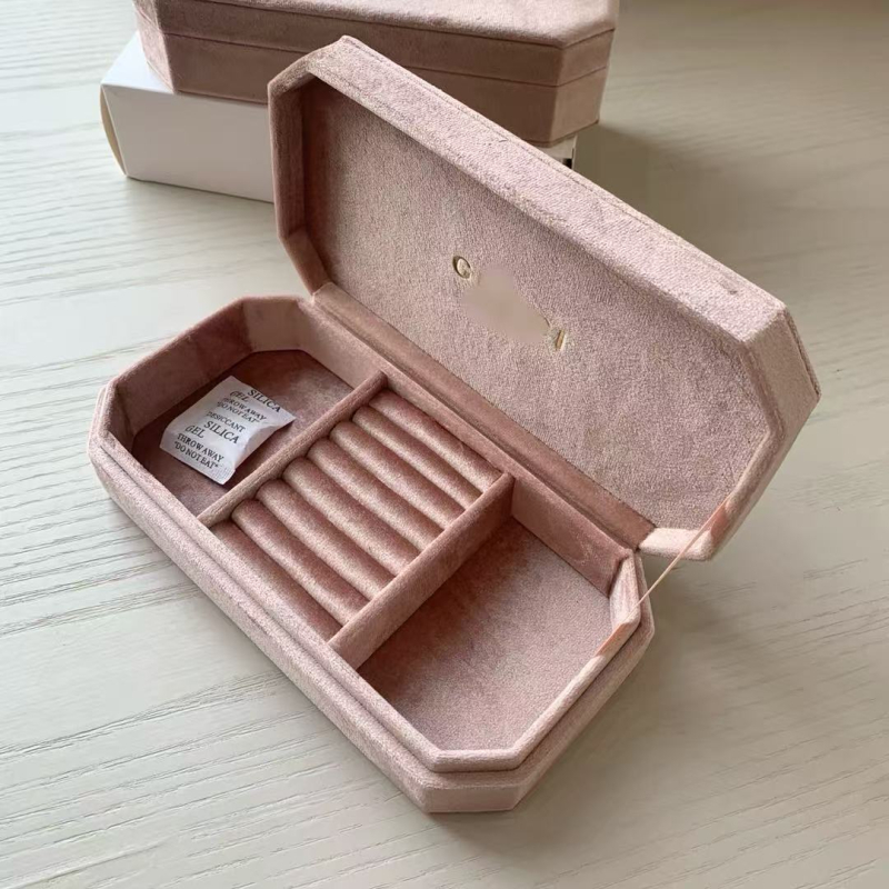 Ροζ βελούδινο κουτί κοσμημάτων – μοντέλο SRA222, ABS υλικό, σκληρό περίβλημα, κατάλληλο δώρο για γάμους και ταξίδια