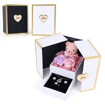 Cutie de bijuterii pentru inele, cu deschidere dublă, design urs-trandafiri (Material: plastic + hârtie; Brand: Double Bear; Ambalare: cutie; Scop: ambalare inele; Ambalaj special: ambalaj pentru bijuterii)