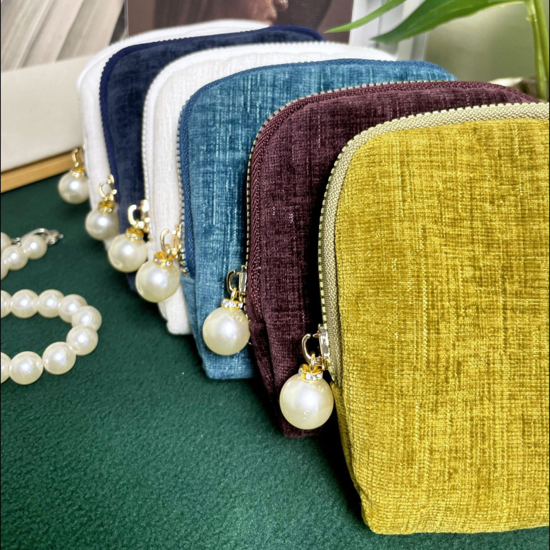 Svilena torbica za nakit, clutch stil, retro dizajn, jednofarbna, s perlom privjeskom