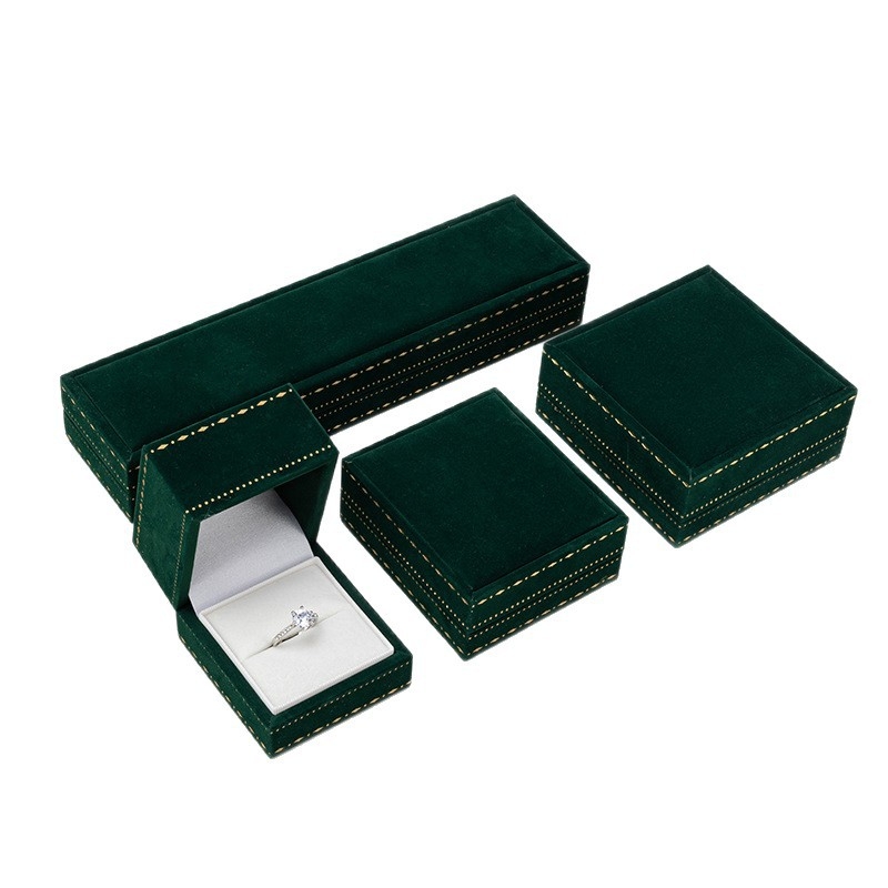 Mežģīņu malu juvelierizstrādājumu kastīšu komplekts ar samta iekšieni, iekļauj gredenu, auskaru, kaklarotas un rokassprādzes kastītes (Materiāls: Sastāvdaļu materiāls; Iepakojums: Iepakojuma kastīte; Piemērošana: Juvelierizstrādājumu iepakojums; Specifikāc