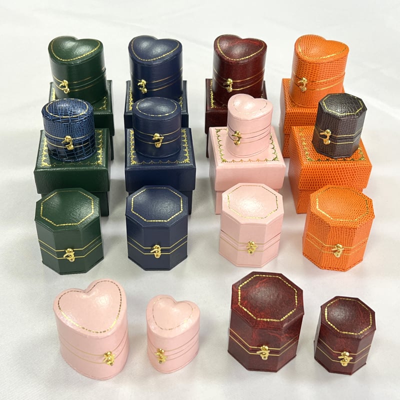 Saderināšanās gredzena kārbiņa, no papīra/kartona, kartona iepakojums, juvelierizstrādājumu iepakojums, specifikācija 1