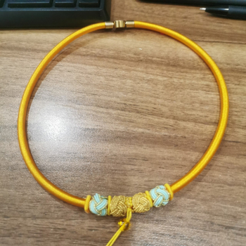 Rokdarbs bērnu kaklarota ar ilggadīgu aizslēgu un auklu, vairāki pakāršanas stili (kods ty5)