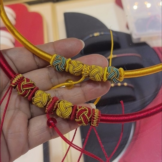 Rokdarbs bērnu kaklarota ar ilggadīgu aizslēgu un auklu, vairāki pakāršanas stili (kods ty5)