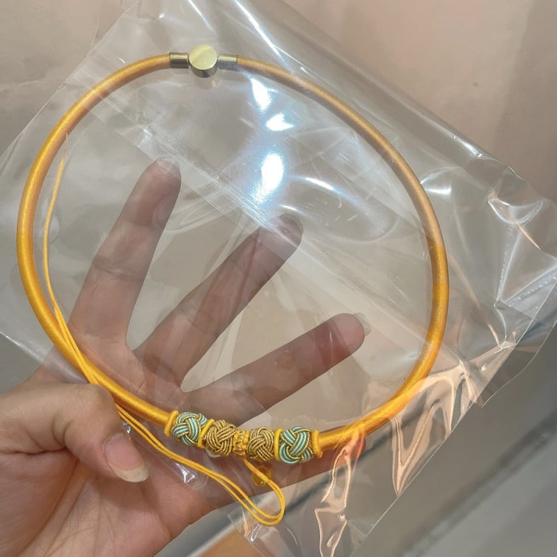 Rokdarbs bērnu kaklarota ar ilggadīgu aizslēgu un auklu, vairāki pakāršanas stili (kods ty5)