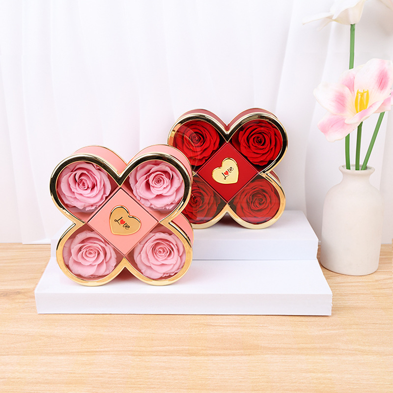 Kaklarotas dāvanu kastīte ar slēgtu četru lapu rozes mehānismu, plastmasas korpuss, kartona iepakojums, iekļauj dāvanu kastīti ar ziediem un somu
