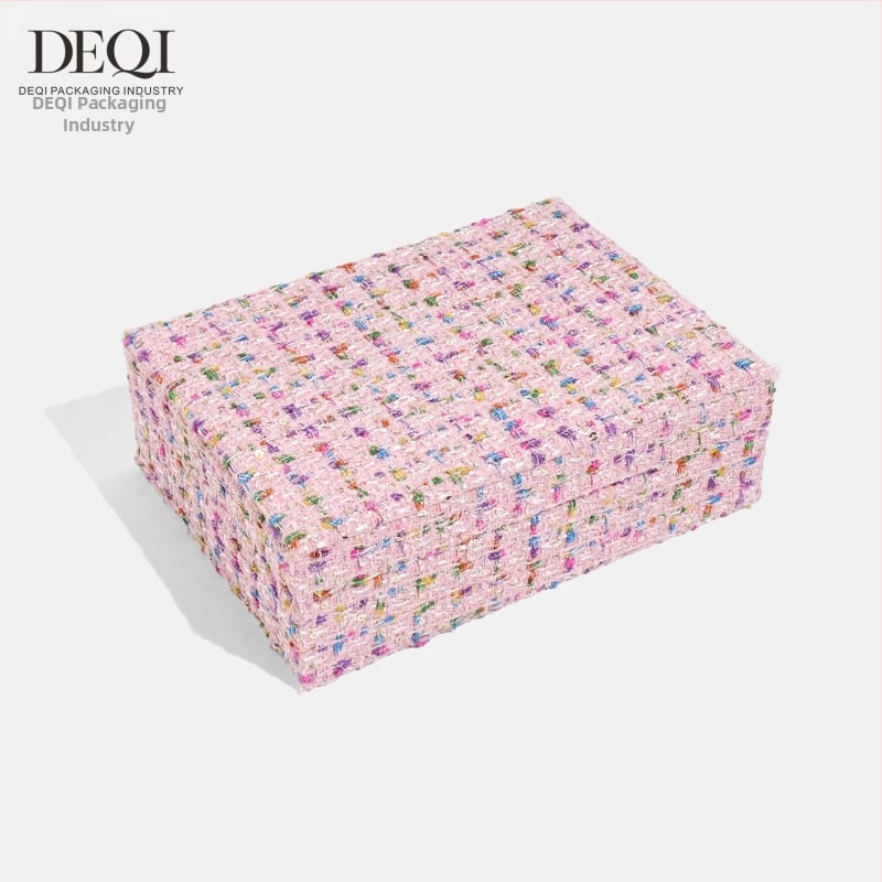 Premium auduma juvelierizstrādājumu uzglabāšanas kastīte auskarām, gredzeniem, kaklarotām un rokassprādzēm — Materiāls: audums; Lietojums: juvelierizstrādājumu iepakojums; Iepakojuma veids: iepakošanas kārba; Iepakojuma līmenis: mazumtirdzniecības iepakoju