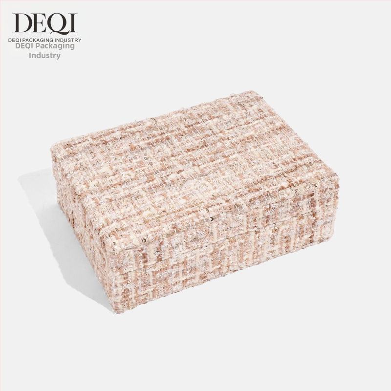 Premium auduma juvelierizstrādājumu uzglabāšanas kastīte auskarām, gredzeniem, kaklarotām un rokassprādzēm — Materiāls: audums; Lietojums: juvelierizstrādājumu iepakojums; Iepakojuma veids: iepakošanas kārba; Iepakojuma līmenis: mazumtirdzniecības iepakoju