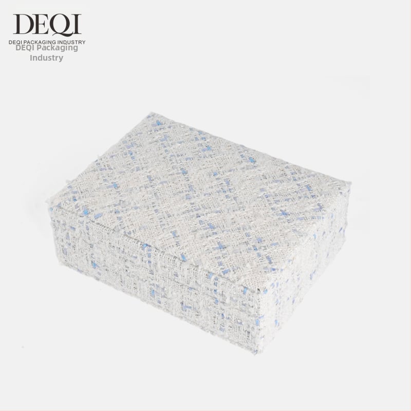 Premium auduma juvelierizstrādājumu uzglabāšanas kastīte auskarām, gredzeniem, kaklarotām un rokassprādzēm — Materiāls: audums; Lietojums: juvelierizstrādājumu iepakojums; Iepakojuma veids: iepakošanas kārba; Iepakojuma līmenis: mazumtirdzniecības iepakoju