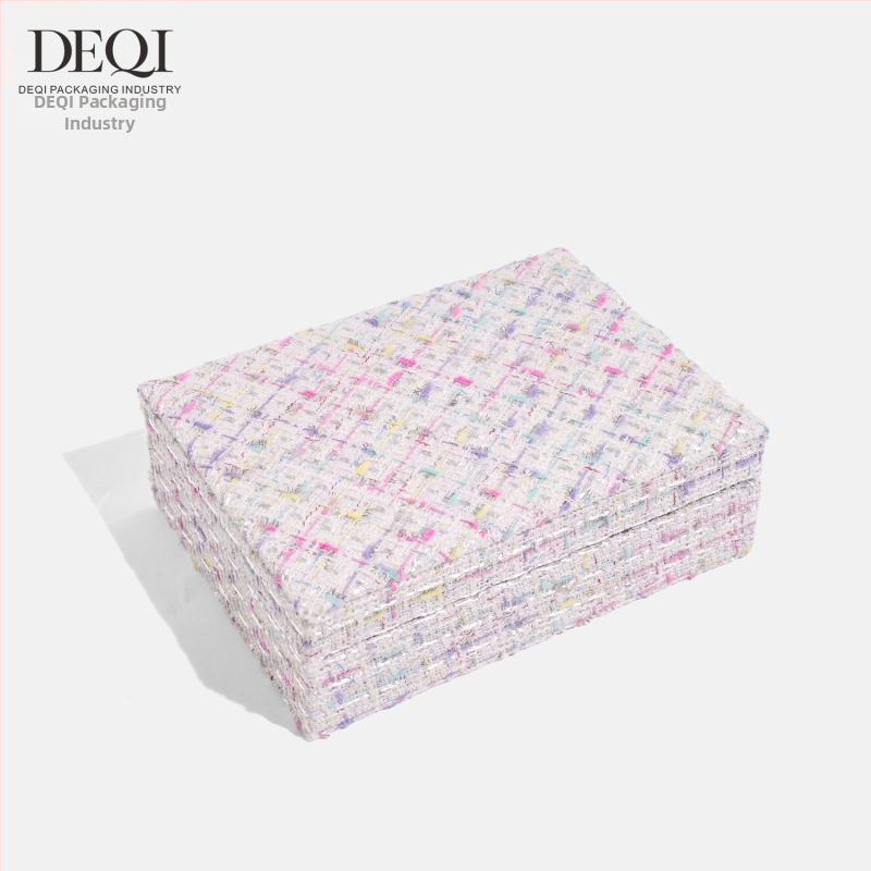 Premium auduma juvelierizstrādājumu uzglabāšanas kastīte auskarām, gredzeniem, kaklarotām un rokassprādzēm — Materiāls: audums; Lietojums: juvelierizstrādājumu iepakojums; Iepakojuma veids: iepakošanas kārba; Iepakojuma līmenis: mazumtirdzniecības iepakoju