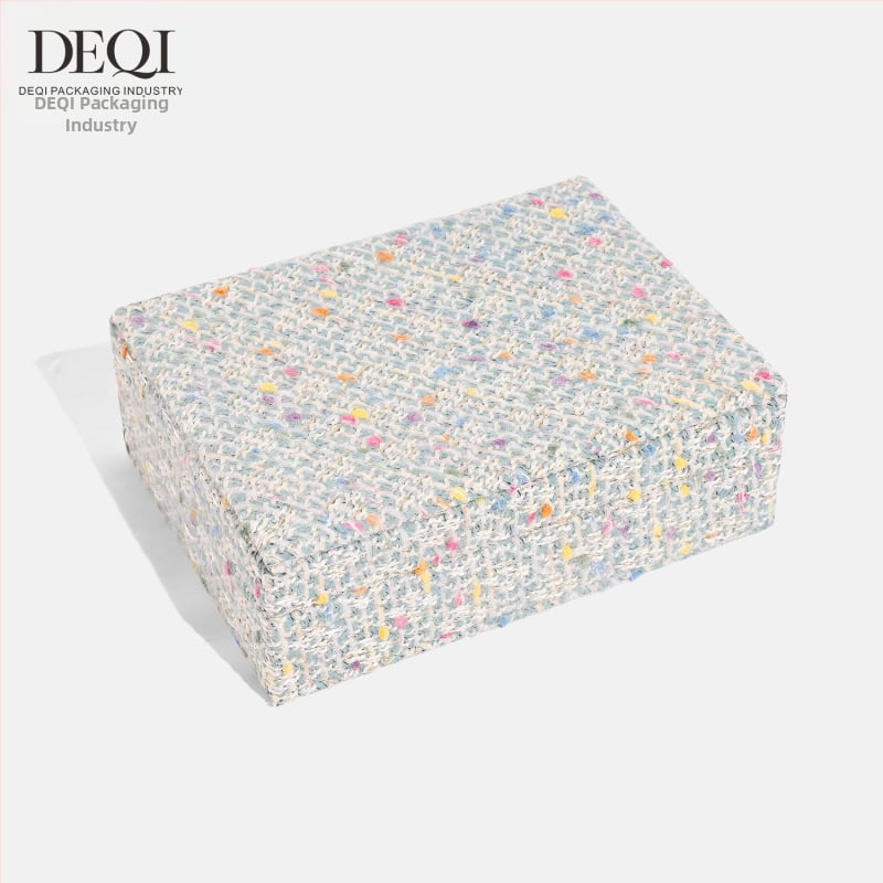 Premium auduma juvelierizstrādājumu uzglabāšanas kastīte auskarām, gredzeniem, kaklarotām un rokassprādzēm — Materiāls: audums; Lietojums: juvelierizstrādājumu iepakojums; Iepakojuma veids: iepakošanas kārba; Iepakojuma līmenis: mazumtirdzniecības iepakoju