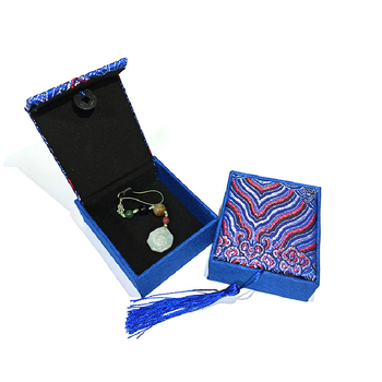 Pendentes kaste - auduma materiāls, juvelierizstrādājumu iepakojuma kastīte, piemērota kaklarotai/pendantam, zīmols Fuxing