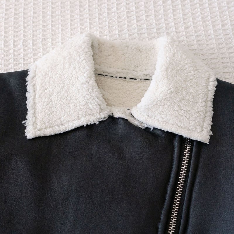 Téli báránygyapjú kabát átlós cipzárral és átlós béléssel 2025-re, új stílusban