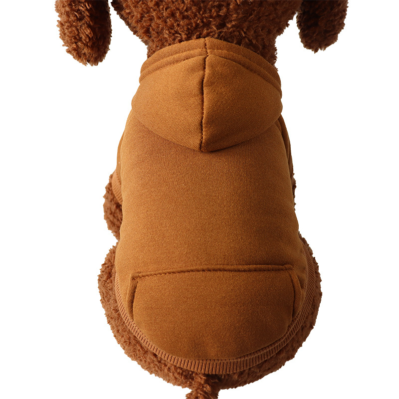 Csíkos ruhák macskáknak, uszkároknak és más kis- és nagytestű kutyáknak, beleértve a francia bulldogokat, mackókat és bichon frisbee-ket