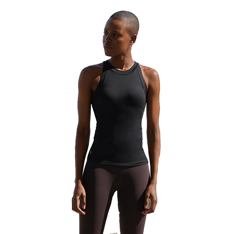 Női gyorsan száradó sport- és jóga ruházat, varratszegény, bőrbarát, szorosan illeszkedő; anyag: Nylon 87% + Lycra 13%; bélés: Lycra/Spandex 13%.