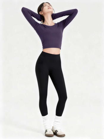 Jola jóga hosszú ujjú felső beépített melltartó párnával – karcsúsított szabású fitness felső, Nylon-Spandex 80/20