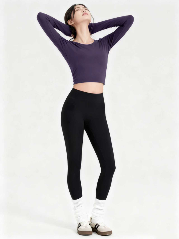 Jola jóga hosszú ujjú felső beépített melltartó párnával – karcsúsított szabású fitness felső, Nylon-Spandex 80/20