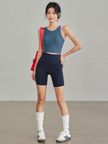 Naistele mõeldud spordikomplekt: integreeritud spordibra ja lühikesed püksid, corduroy kangas, lina koostis