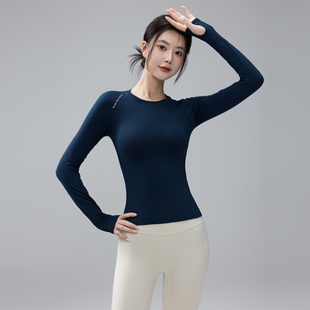 Női slim sport felső hosszú ujjú, légáteresztő és nedvesség-elvezető, Nylon/Spandex anyag (92% Nylon, 8% Spandex), csípőhosszú