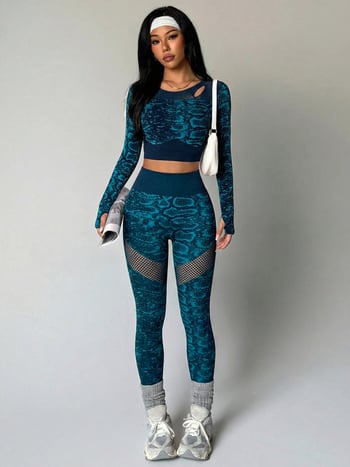 Йога комплект: топ с дълъг ръкав в змийски принт и мрежести панели, дълги тесни панталони от еластичен найлон