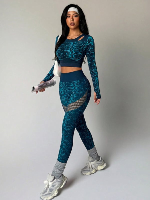 Йога комплект: топ с дълъг ръкав в змийски принт и мрежести панели, дълги тесни панталони от еластичен найлон
