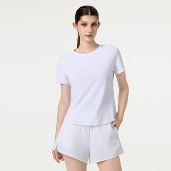 Naiste spordikomplekt: lühikeste käistega ülaosa ja ümmarguse kaelusega, lühikesed püksid; materjal 88% nailon, 12% spandex; suvine komplekt jooksmiseks, jõusaalile, badmintonile