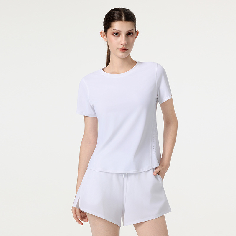 Naiste spordikomplekt: lühikeste käistega ülaosa ja ümmarguse kaelusega, lühikesed püksid; materjal 88% nailon, 12% spandex; suvine komplekt jooksmiseks, jõusaalile, badmintonile