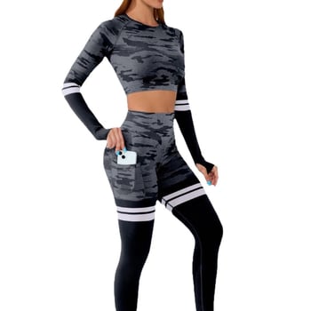 Jooga- ja fitnesskomplekt lühikeste pükste ja pikkade varrukatega topiga, ringkaelusega; niiskust tõkestav, kiire kuivatav, hingav nailonimaterjal (57%); kits vöö ja virsiku kuju puusad