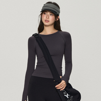 Női pilates és jóga hosszú ujjú felső - karcsú szabás, derékig érő hossz, egyszínű mintázat, anyag 80% nylon, bélés spandexszel, futásra és edzéshez