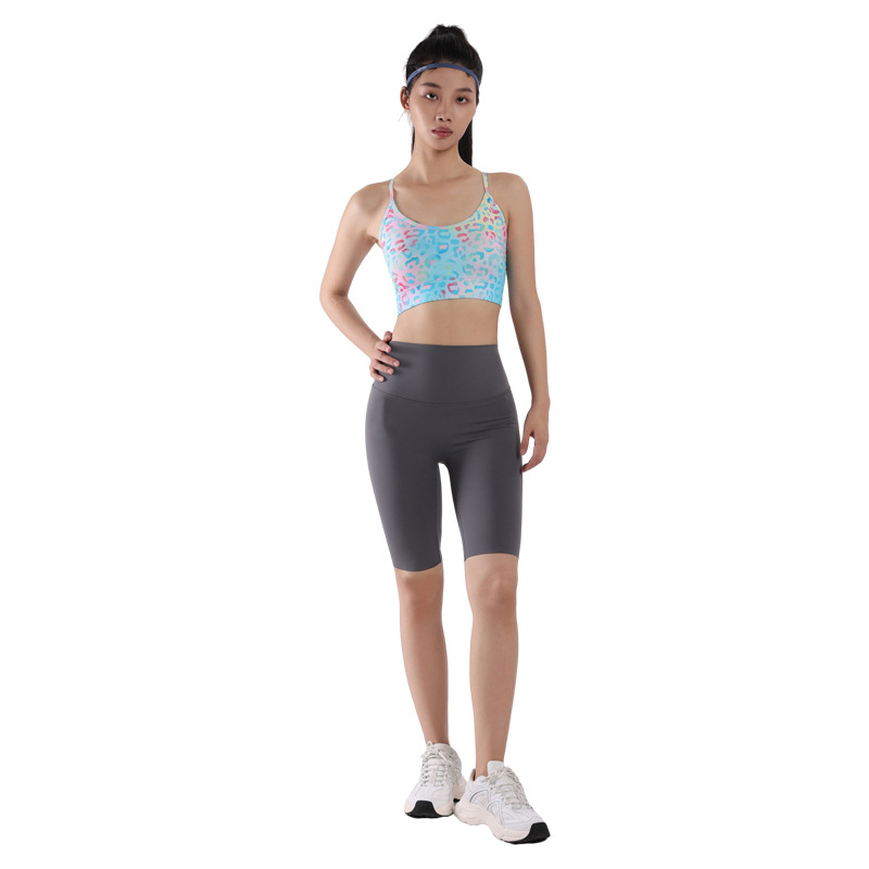 Varrás nélküli leopard mintás sport-top – hát nélküli, levehető dupla vállpántok, levehető párnák