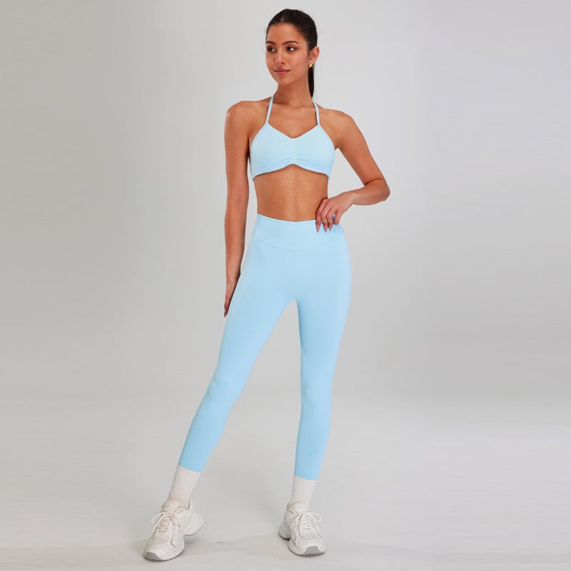 Йога комплект: халтерно горнище с открит гръб, висока талия, безшевни панталони от найлон/спандекс и подплатен спортен сутиен