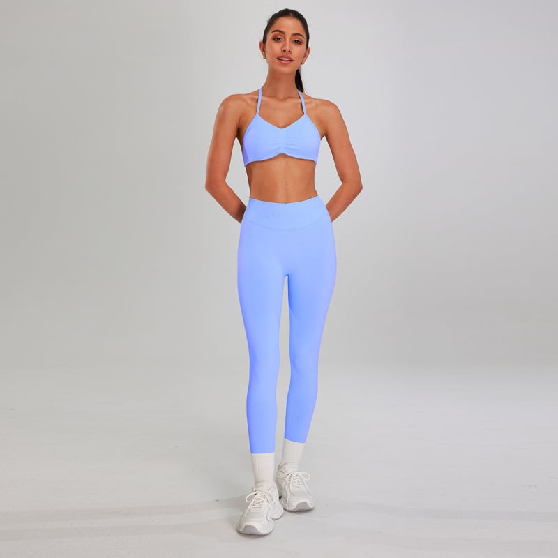 Йога комплект: халтерно горнище с открит гръб, висока талия, безшевни панталони от найлон/спандекс и подплатен спортен сутиен